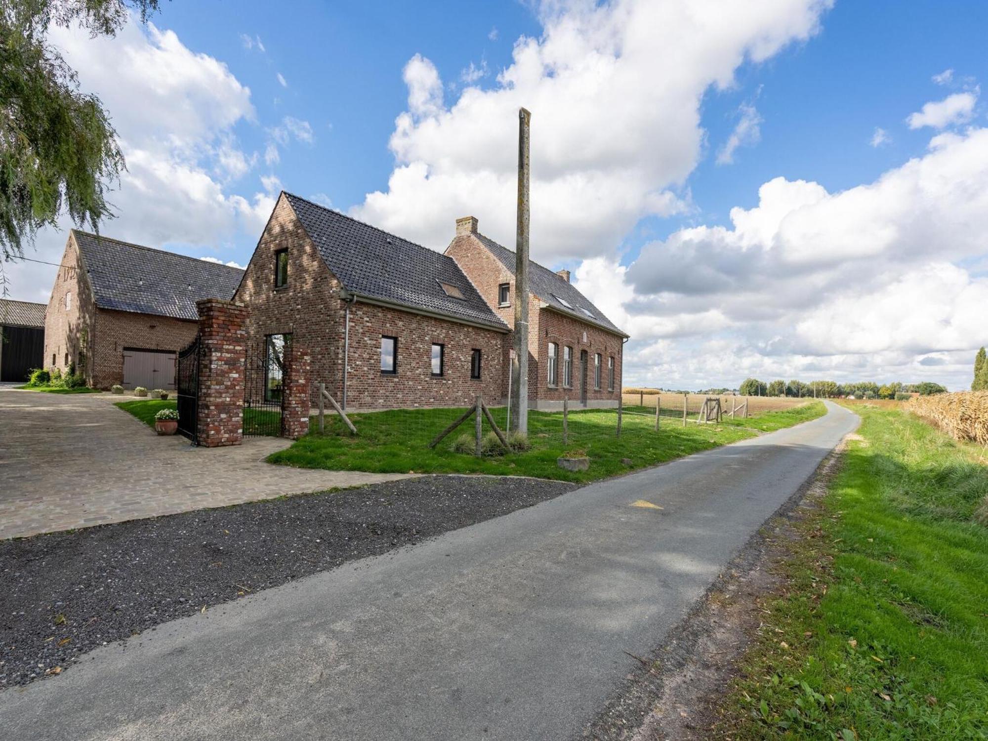 Spacious Holiday Home With Pond In Poperinge Roesbrugge-Haringe Esterno foto