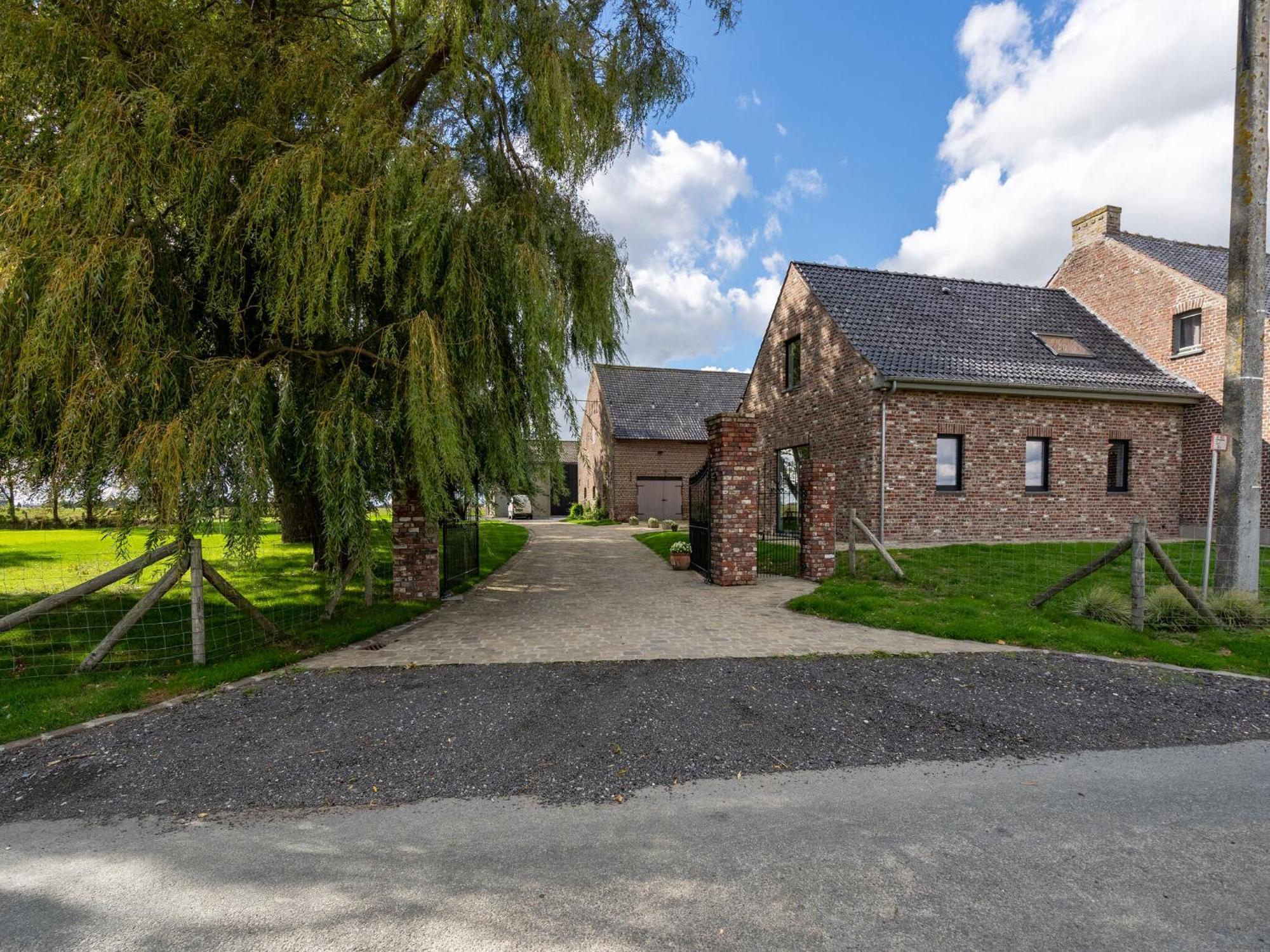 Spacious Holiday Home With Pond In Poperinge Roesbrugge-Haringe Esterno foto