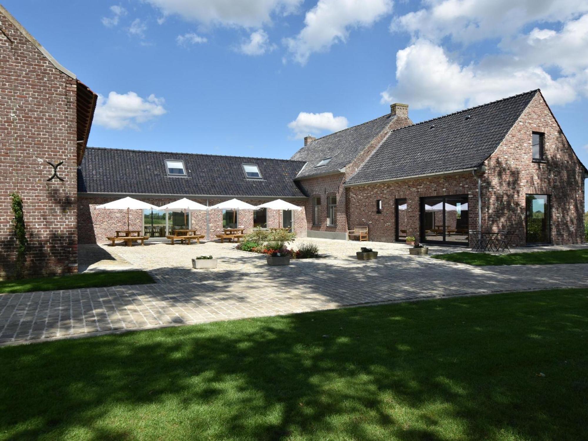 Spacious Holiday Home With Pond In Poperinge Roesbrugge-Haringe Esterno foto